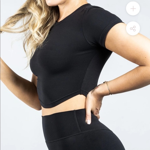 Buffbunny Collection Tops - Buffbunny Live Crop Top